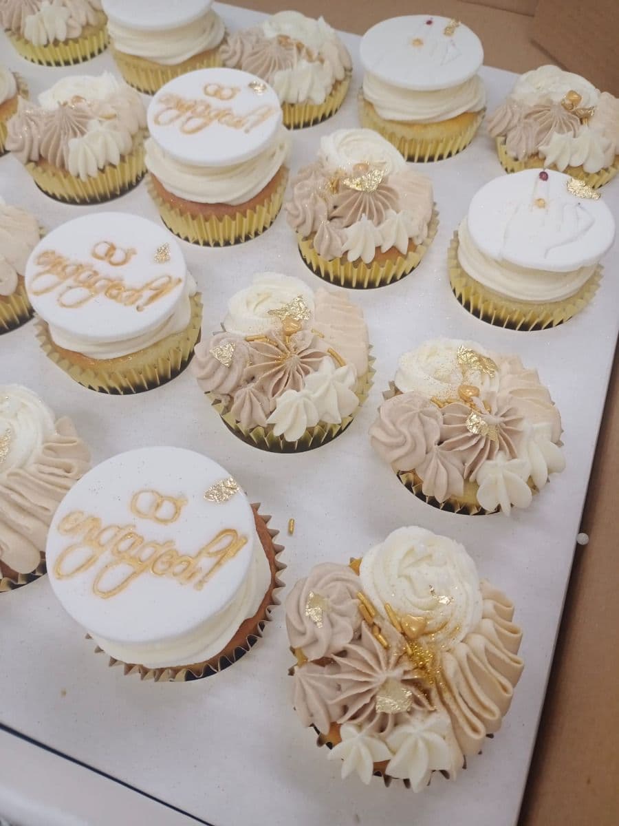 6 Elegant Engagement Cupcakes view 4