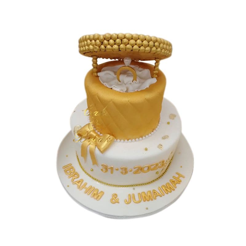 Engagement Ring Cake view 4